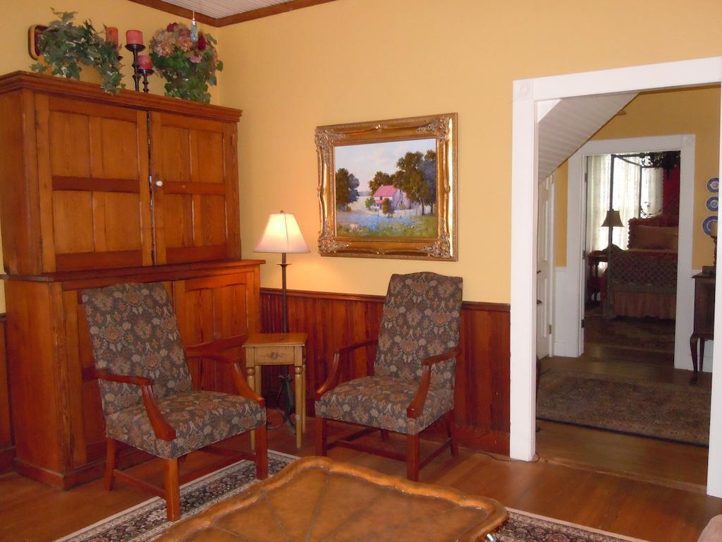 Bed and breakfast Carriage House Fredericksburg Extérieur photo