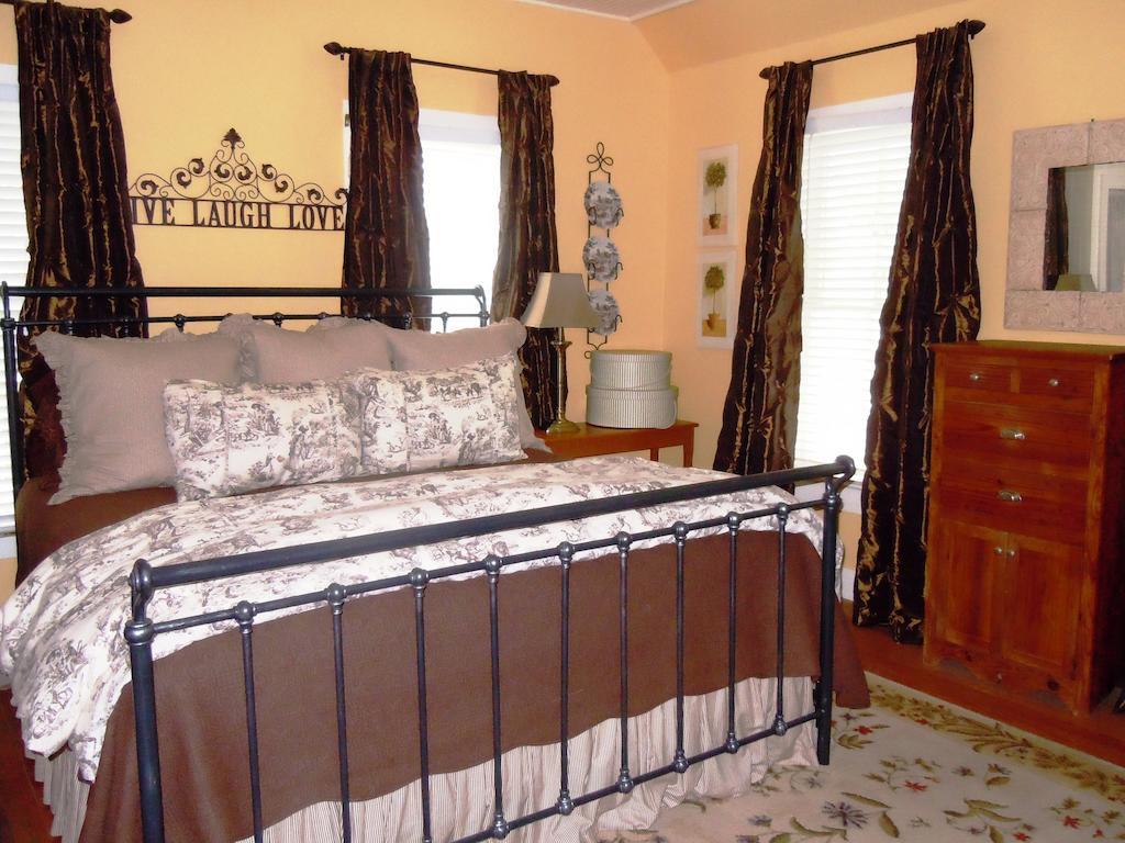 Bed and breakfast Carriage House Fredericksburg Extérieur photo