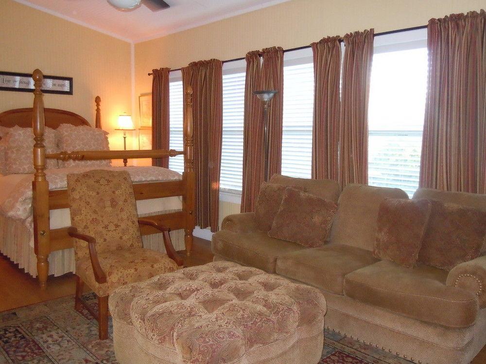 Bed and breakfast Carriage House Fredericksburg Extérieur photo