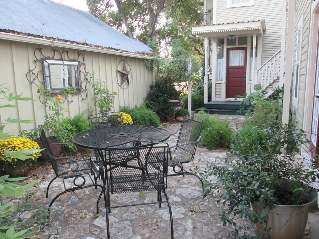 Bed and breakfast Carriage House Fredericksburg Extérieur photo